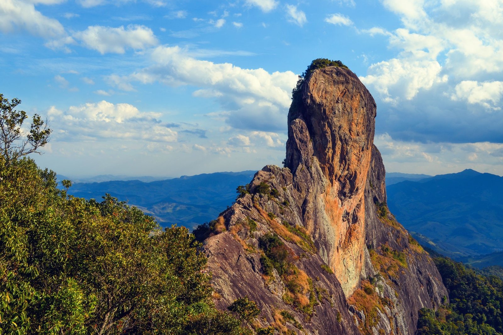 pedra do baú são bento do sapucaí